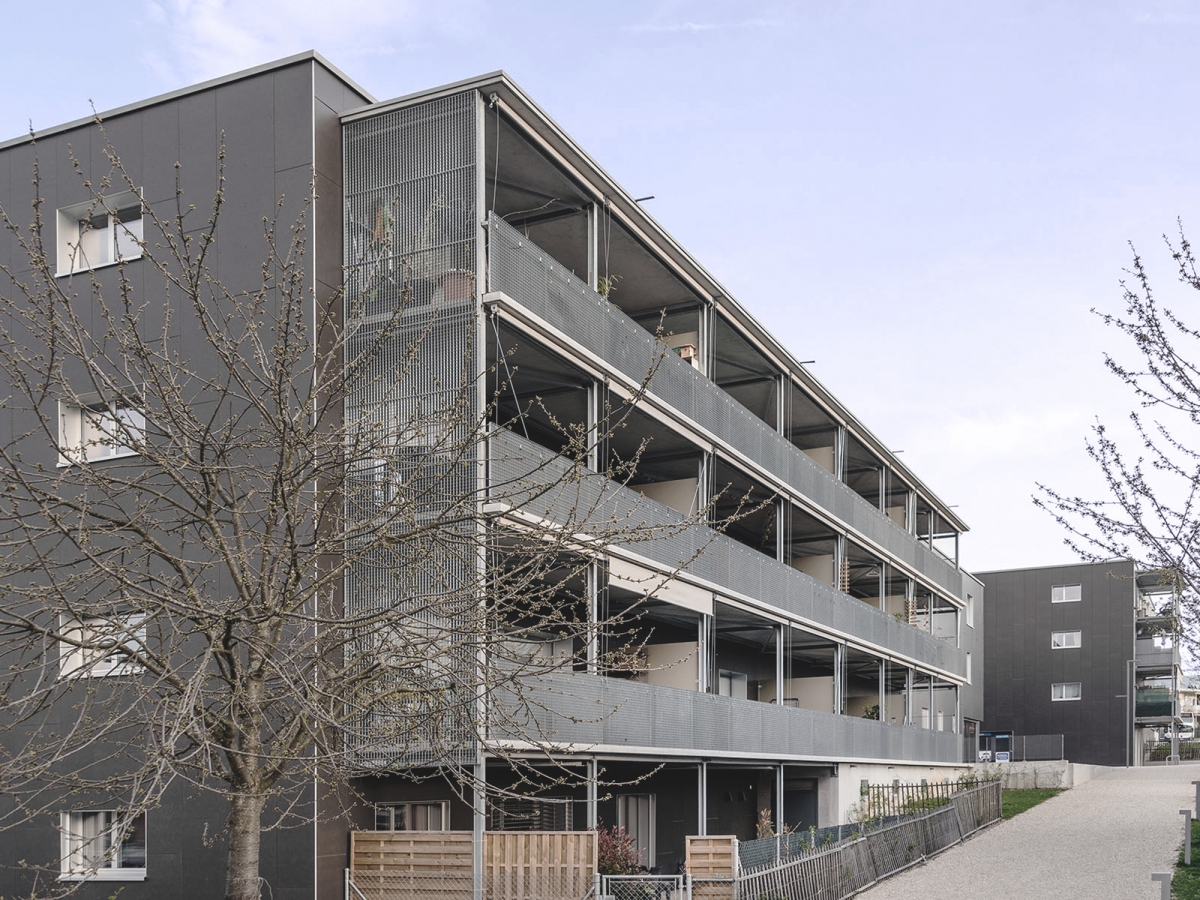 Façade de l'immeuble d'habitation à Cressy